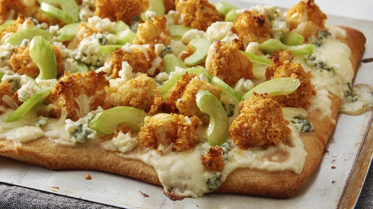 Buffalo Cauliflower White Pizza