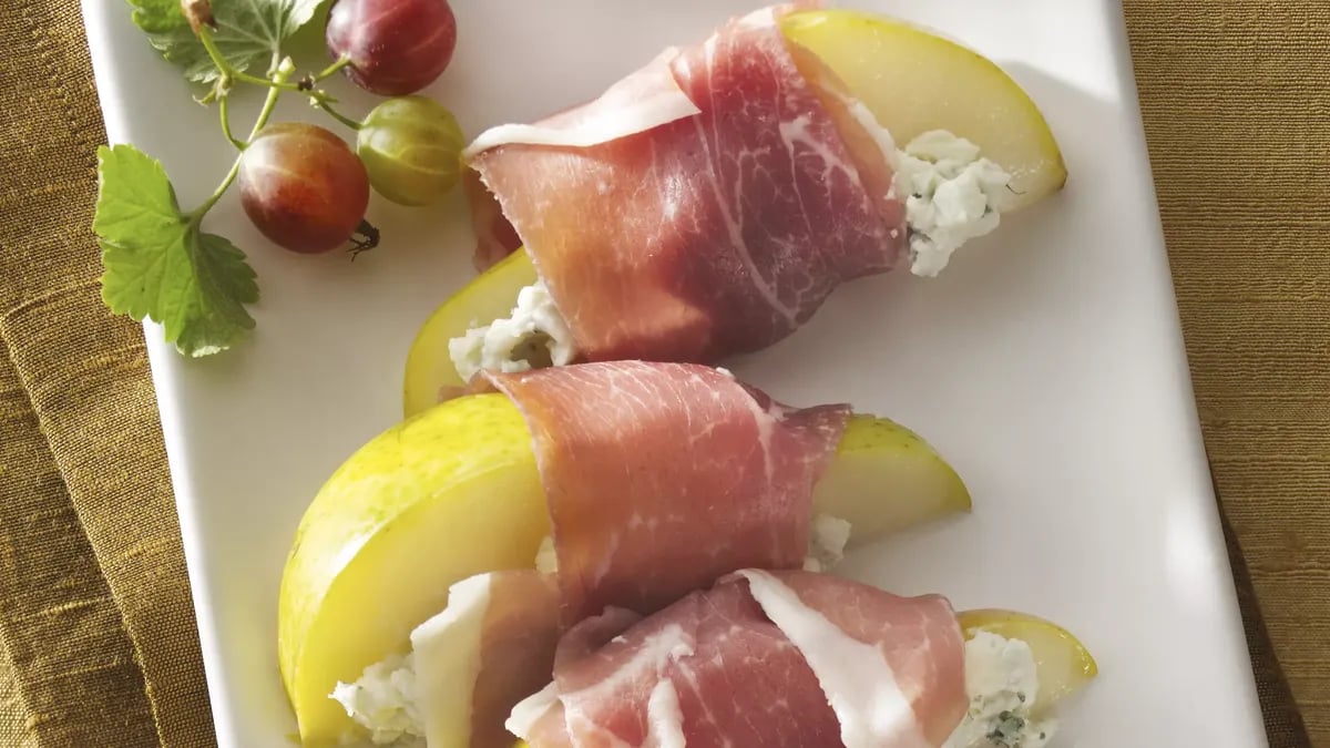 Prosciutto and Creamy Blue Cheese Pear Slices