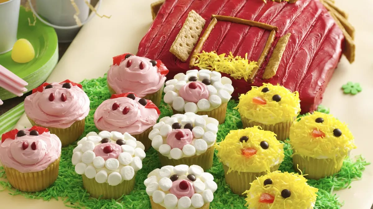 Barn Cake with Farm Animal Cupcakes