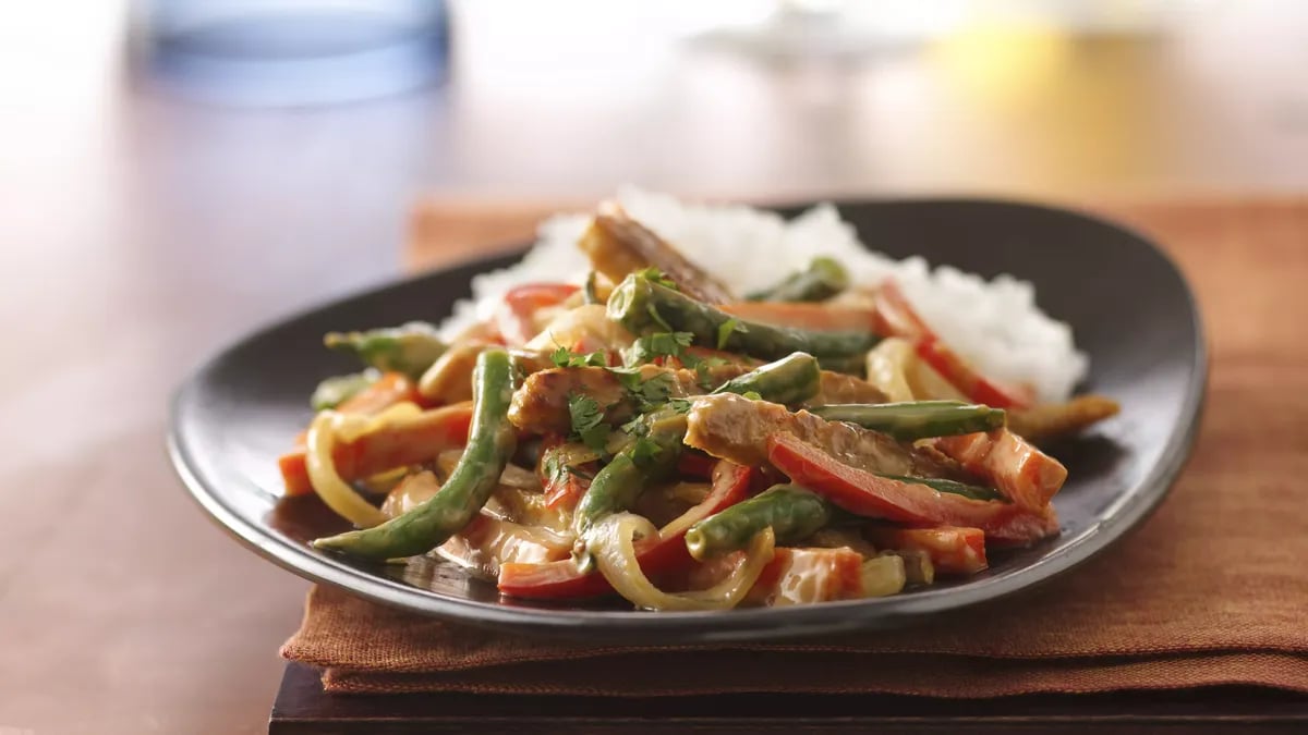 Tempeh Stir-Fry with Yogurt-Peanut Sauce