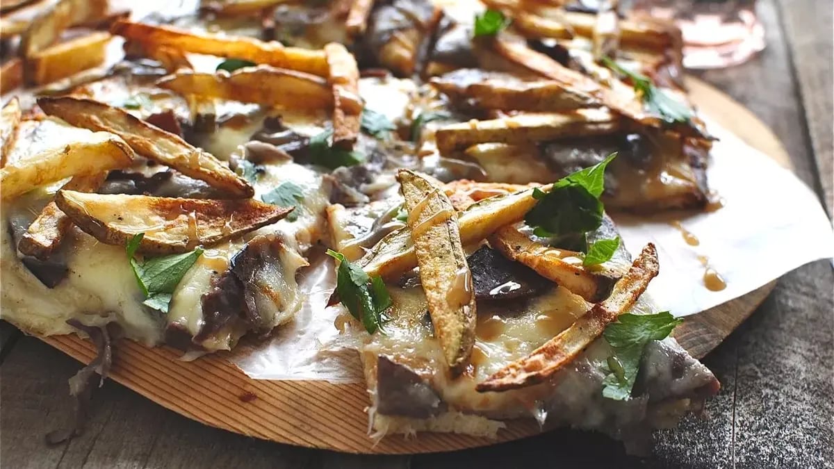 Poutine Canadian Pizza