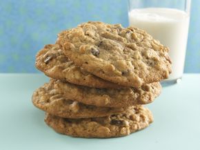 Old-Fashioned Oatmeal-Raisin Cookies | Gold Medal Flour US