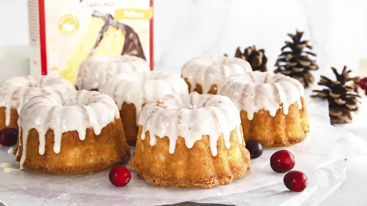 Mini Eggnog Bundt Cakes