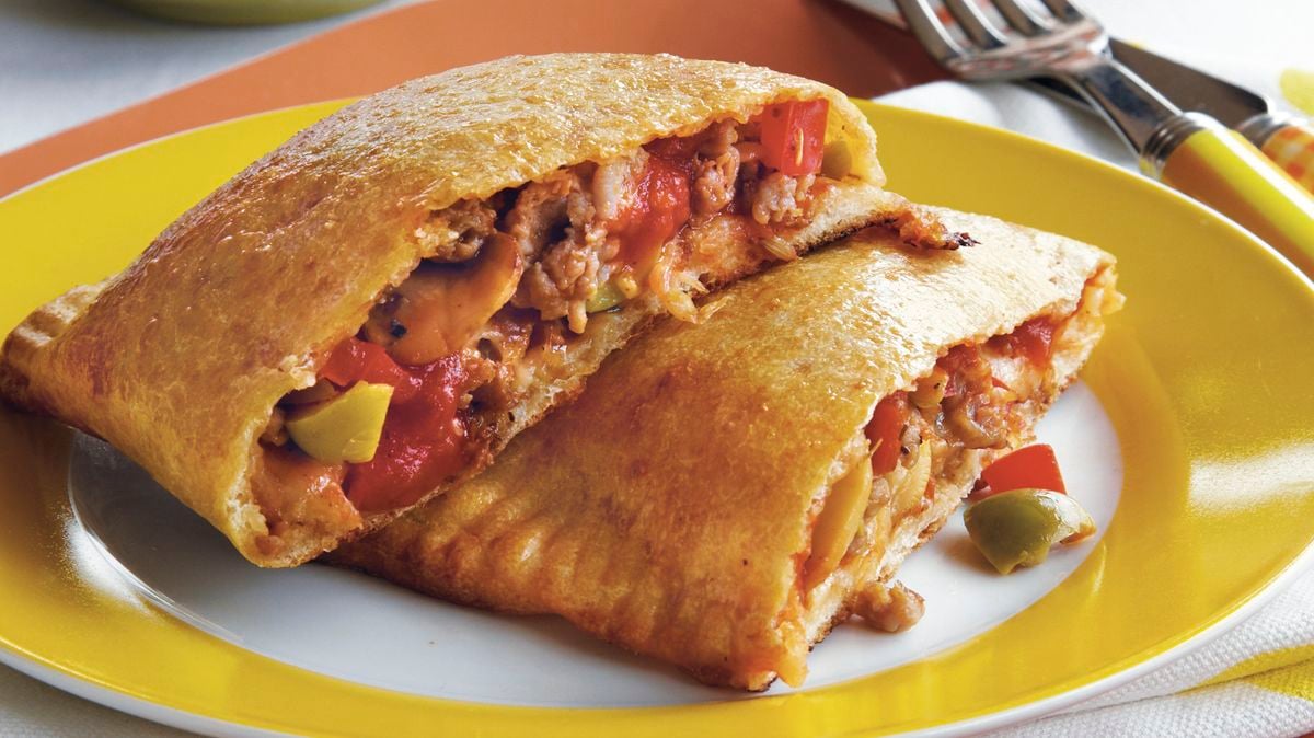 Pizza #hotpocket OR Calzone? #fyp #fy #food #lunch #recipe #flavorgod