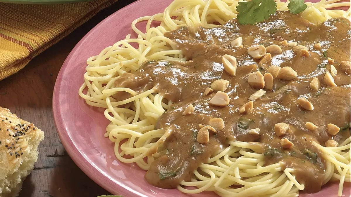 Spaghetti with Cilantro Peanut Sauce