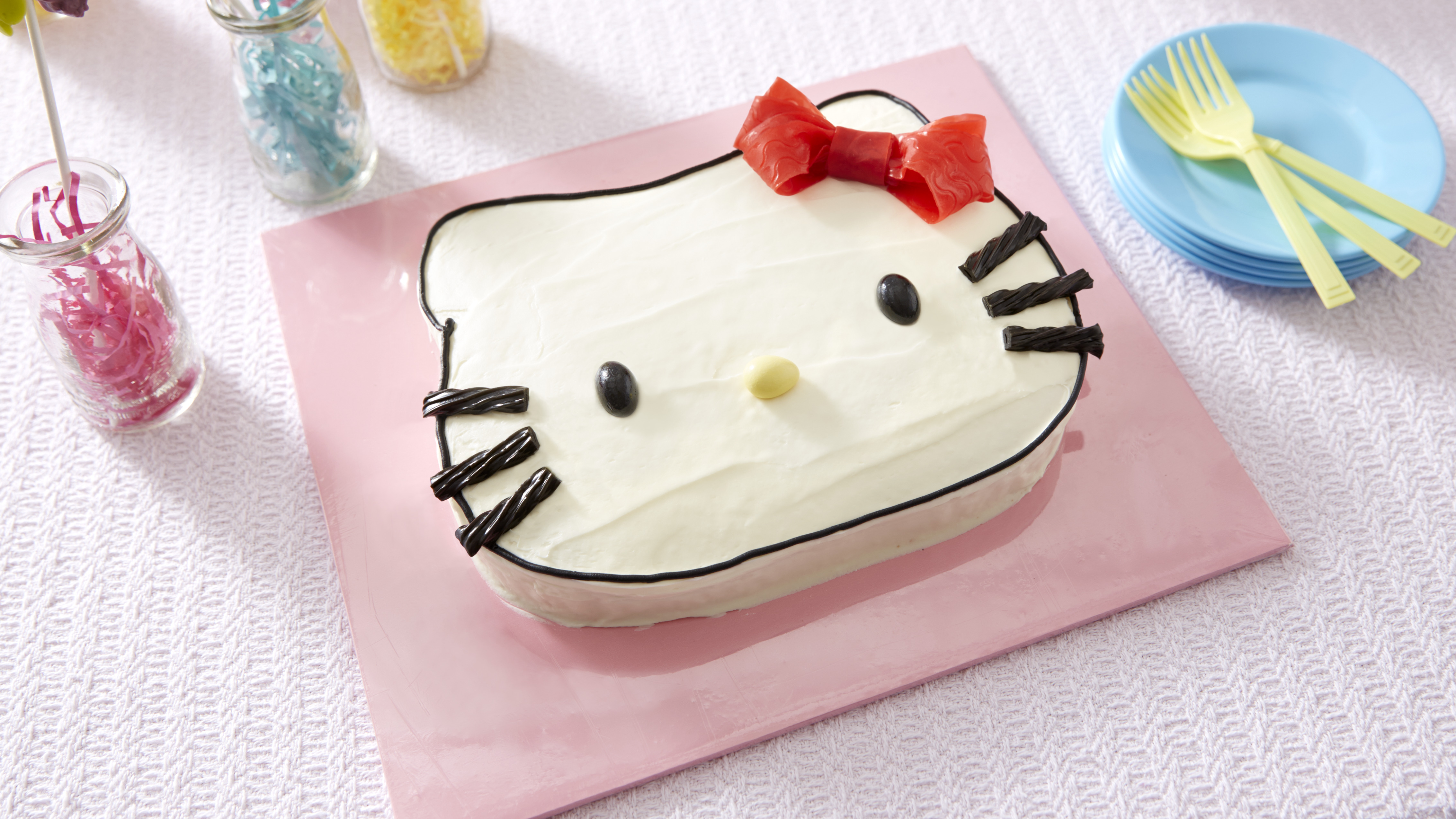 How I made the Hello Kitty birthday cake. | bakingaitch