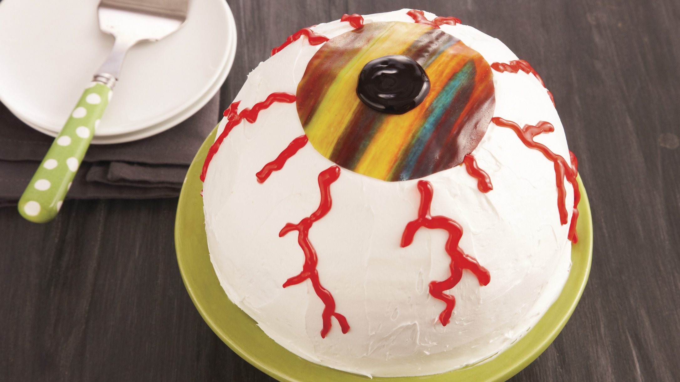 Halloween Eyeball Cake - Baking with Blondie | Halloween cupcake cake,  Halloween cake decorating, Halloween cakes