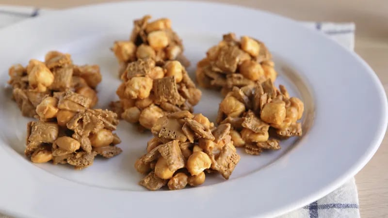 No-Bake Marshmallow-Butterscotch-Chex Cookies