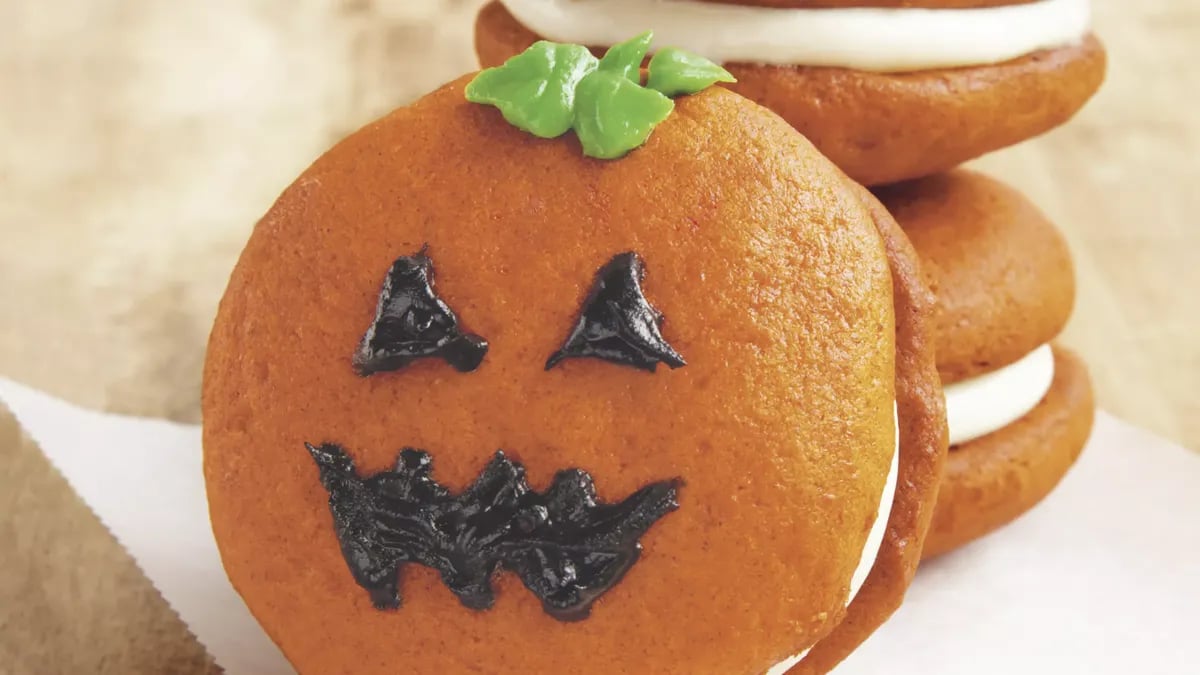 Jack-o'-Lantern Whoopie Pies