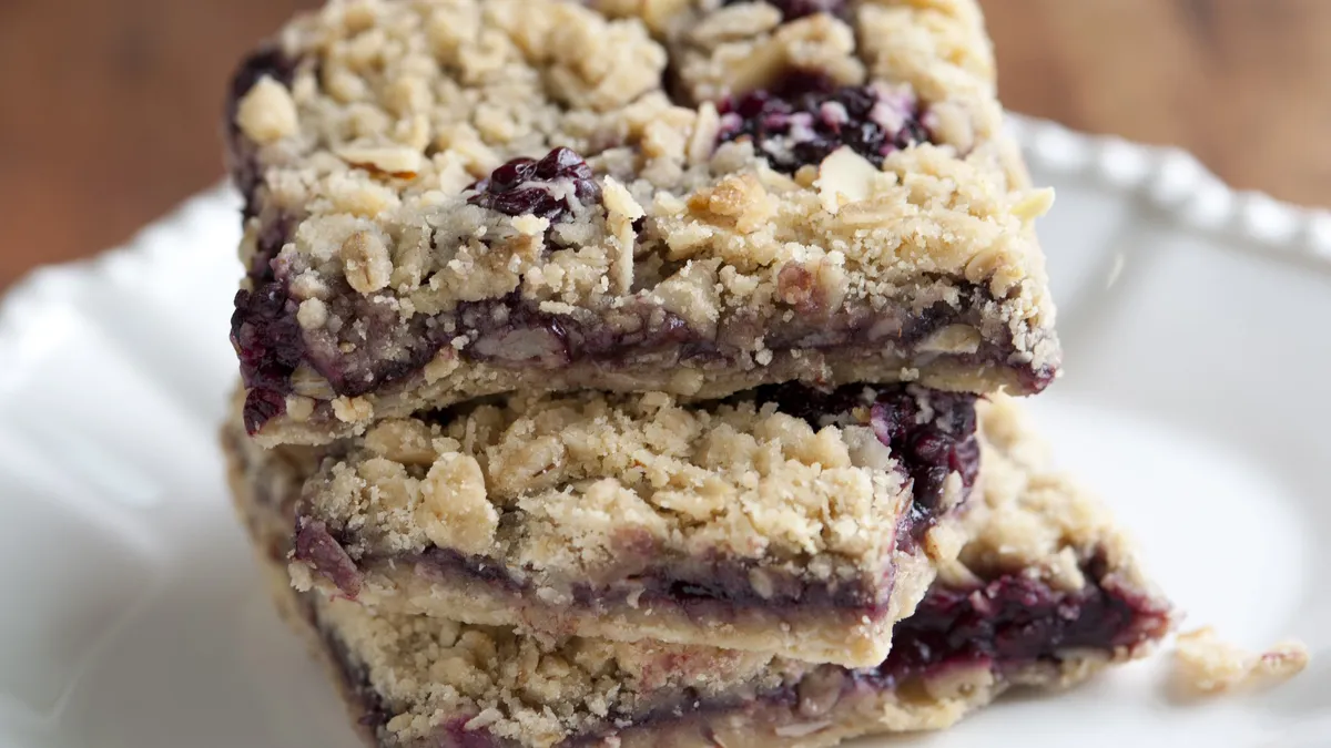 Blackberry-Almond Oatmeal Bars