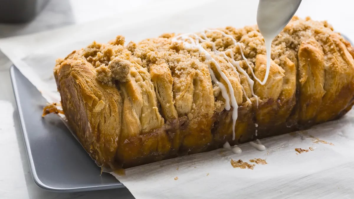 Apple Streusel Pull-Apart Bread