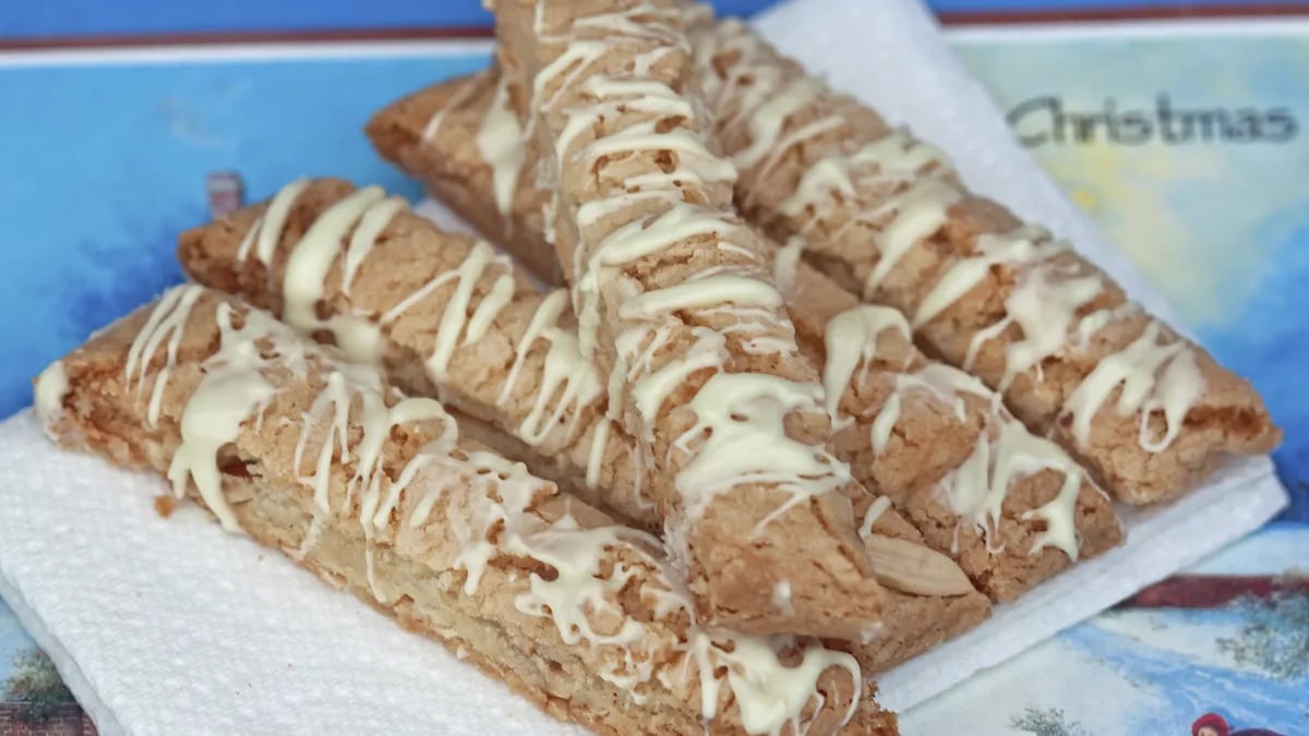 Toasted Almond-White Chocolate Cantuccini