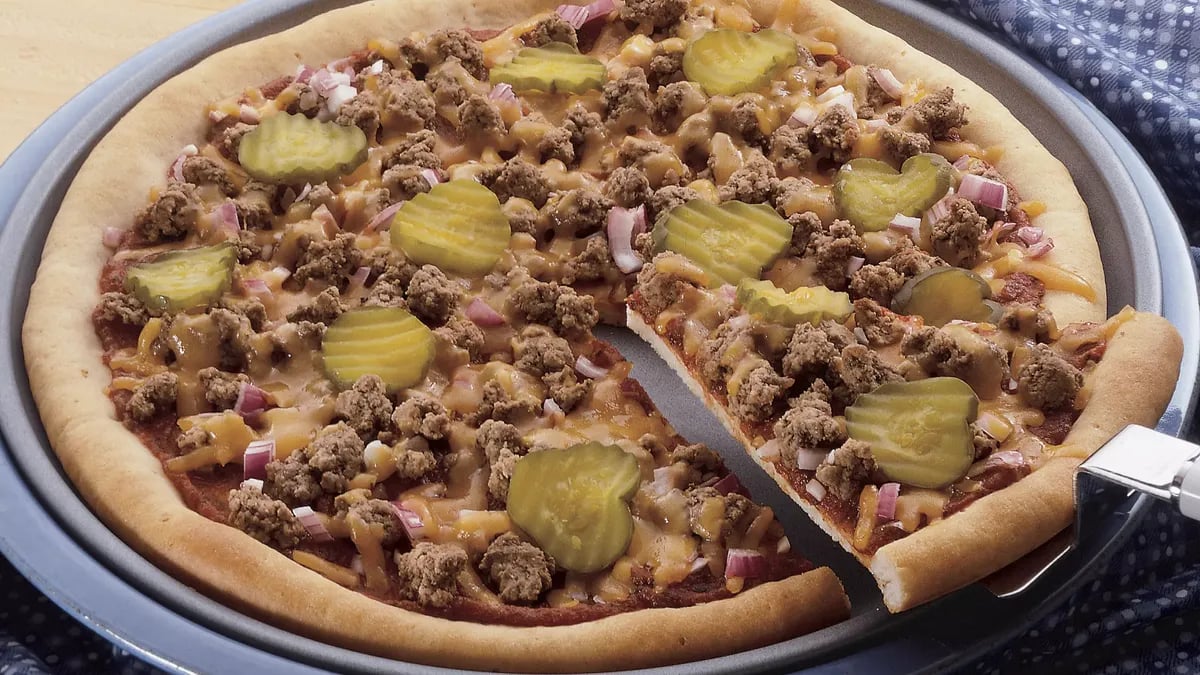 Easy Cheeseburger Pizza