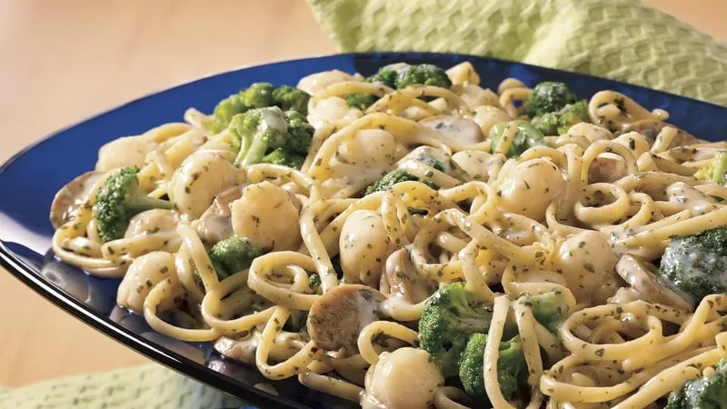 Scallop and Broccoli Linguine with Pesto Cream