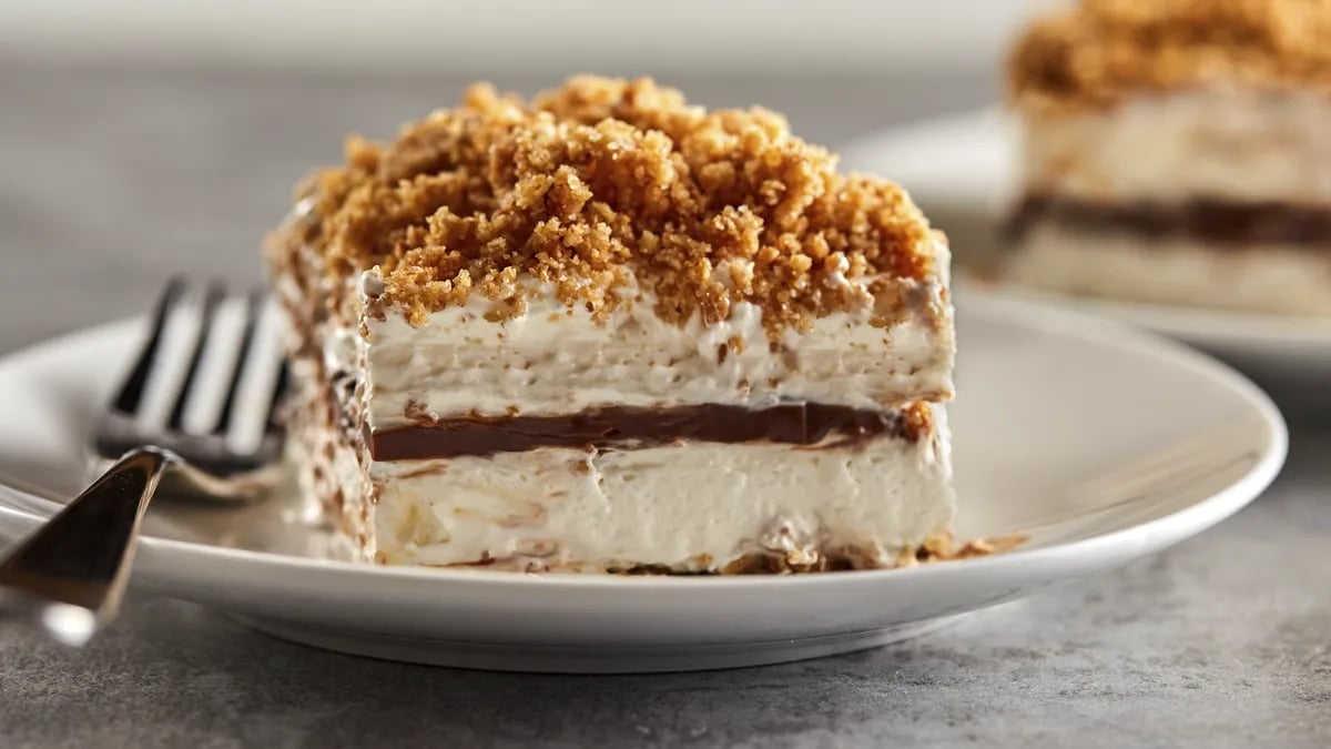 Frozen S’mores Crunch Cake