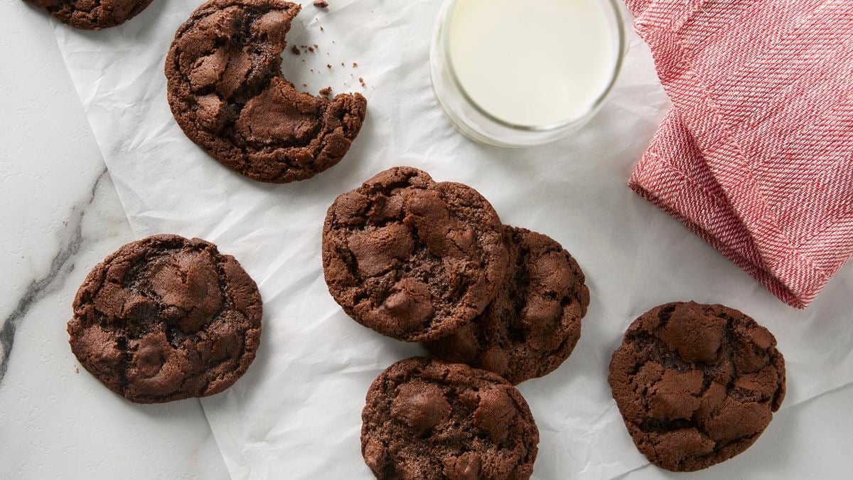 The Clever Reason You Should Dip Cookie Cutters In Flour