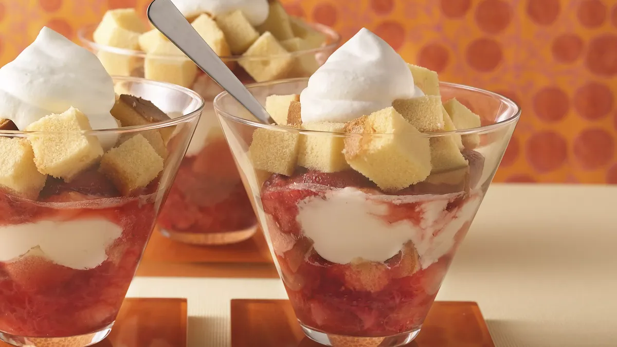 Fresh Strawberry and Rhubarb Sauce Parfaits