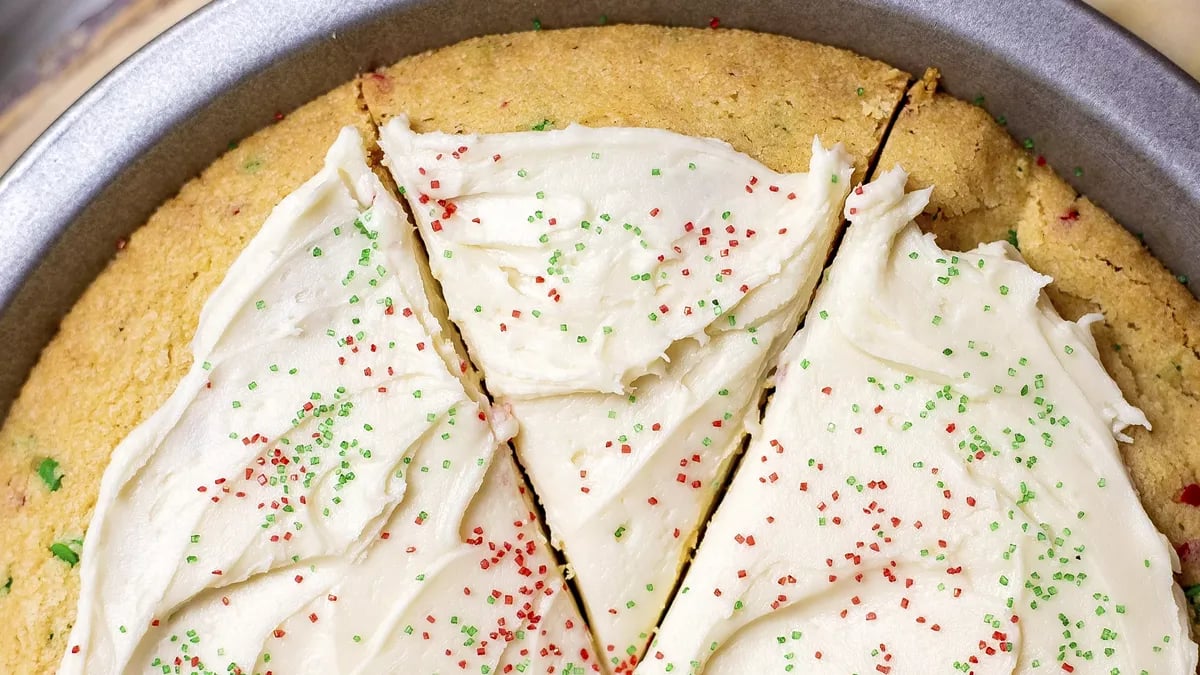 Holiday Peppermint Sugar Cookie Pie