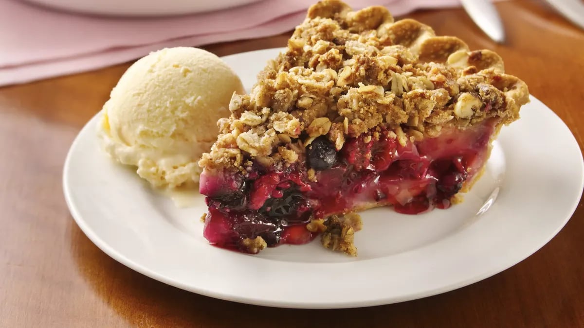 Berry-Pear Crisp Pie