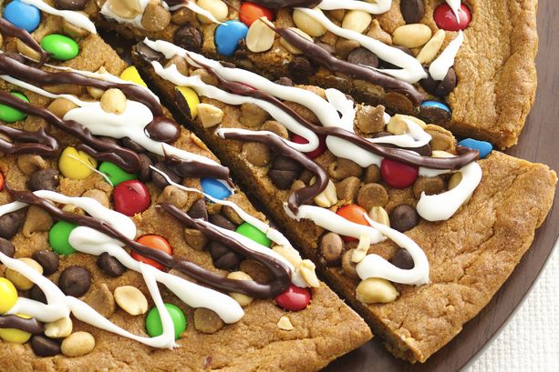 Peanutty Cookie Pizza