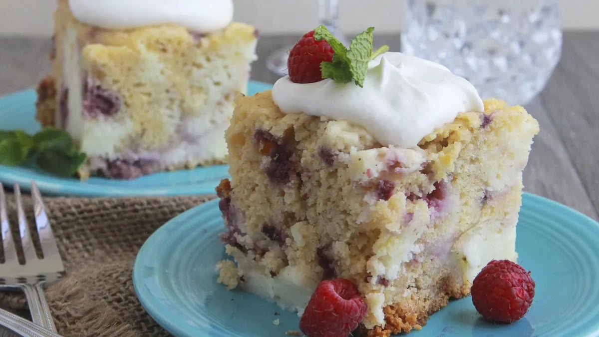 Slow-Cooker White Chocolate Raspberry and Cream Cake