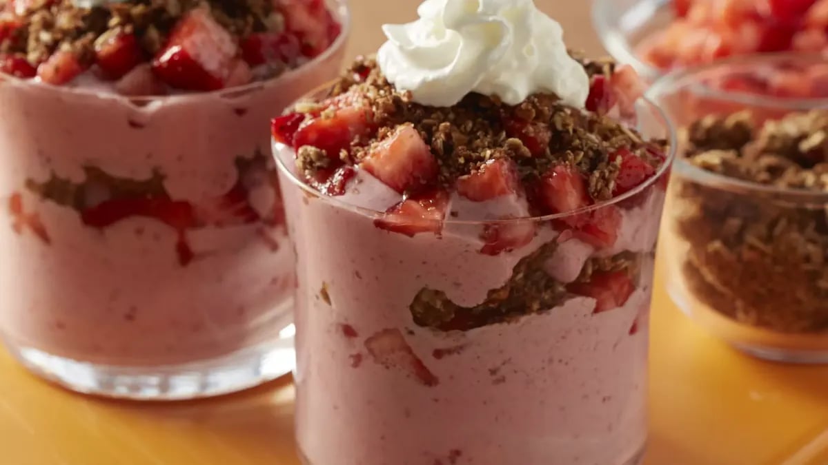 Mixed Berry Cheesecake Smoothie Parfaits