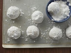 Mexican Wedding Cakes (Cookie Exchange Quantity)