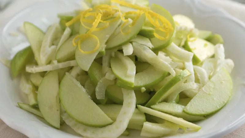 Tangy Apple Fennel Slaw