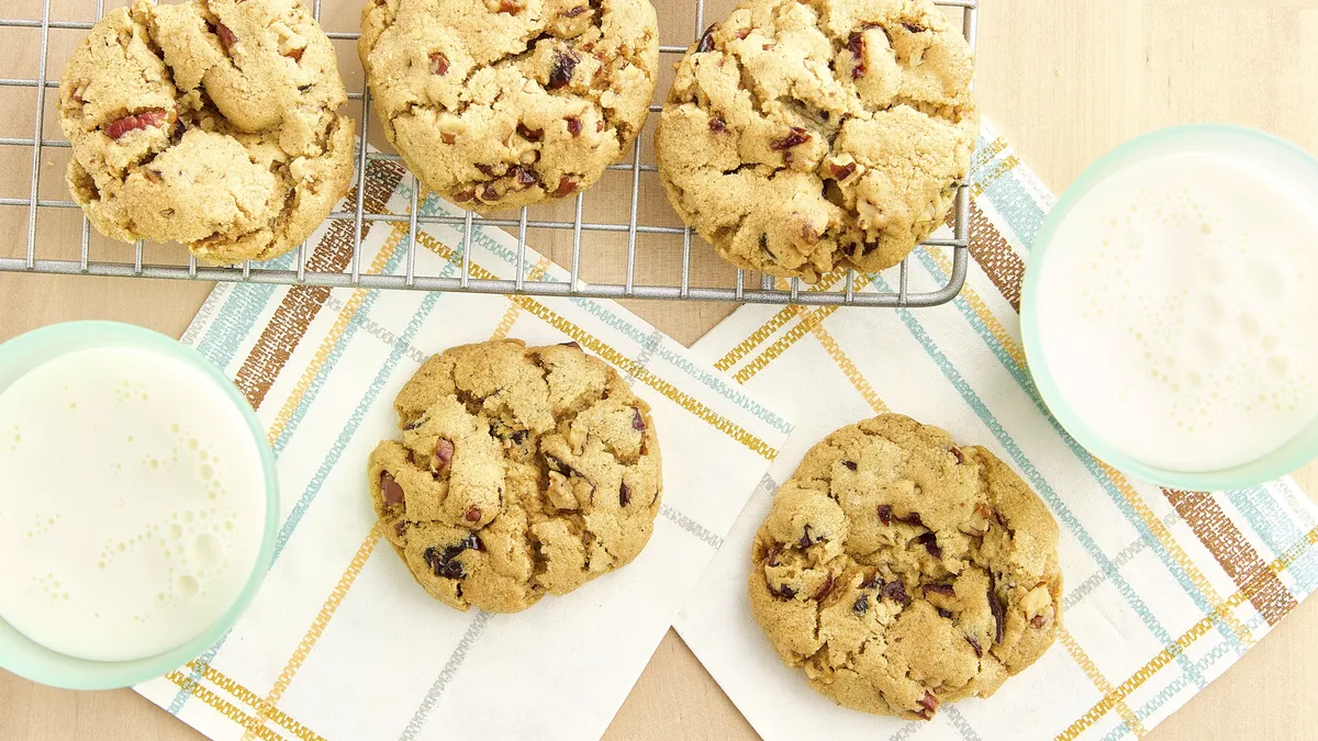 Air-Fryer Pumpkin Spice-Cranberry Cookies