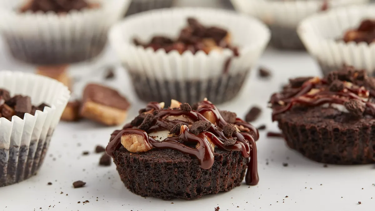 Toffee Cookies & Crème Brownie Cups