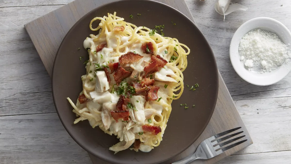 Alfredo Spaghetti-Pizza Bake