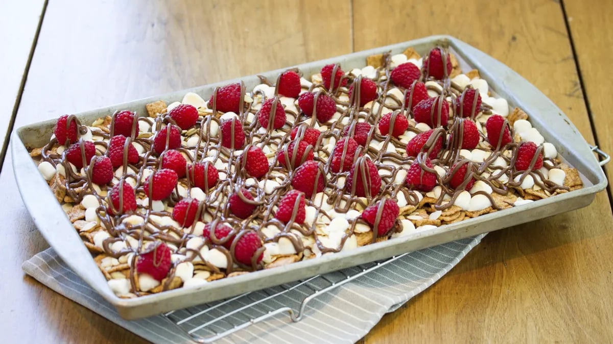 Raspberry-Chocolate Hazelnut Cereal Nachos