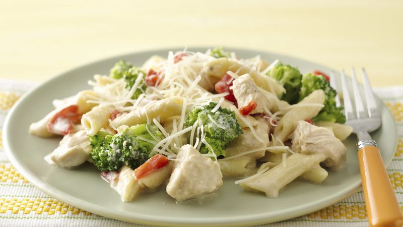 Slow-Cooker Creamy Pasta with Chicken and Broccoli