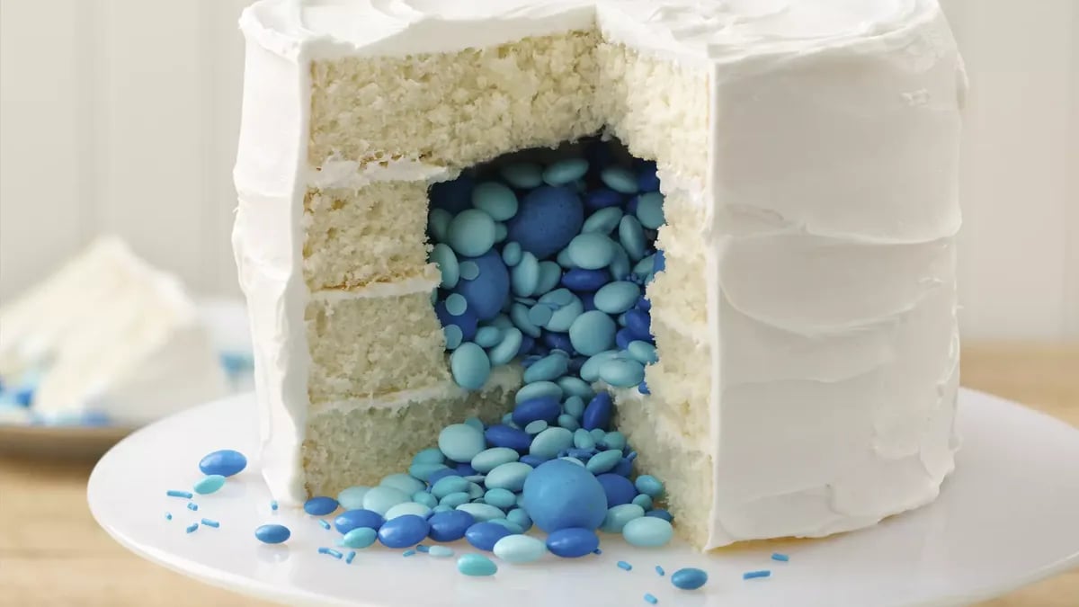 Surprise on the Inside Gender Reveal Cake 