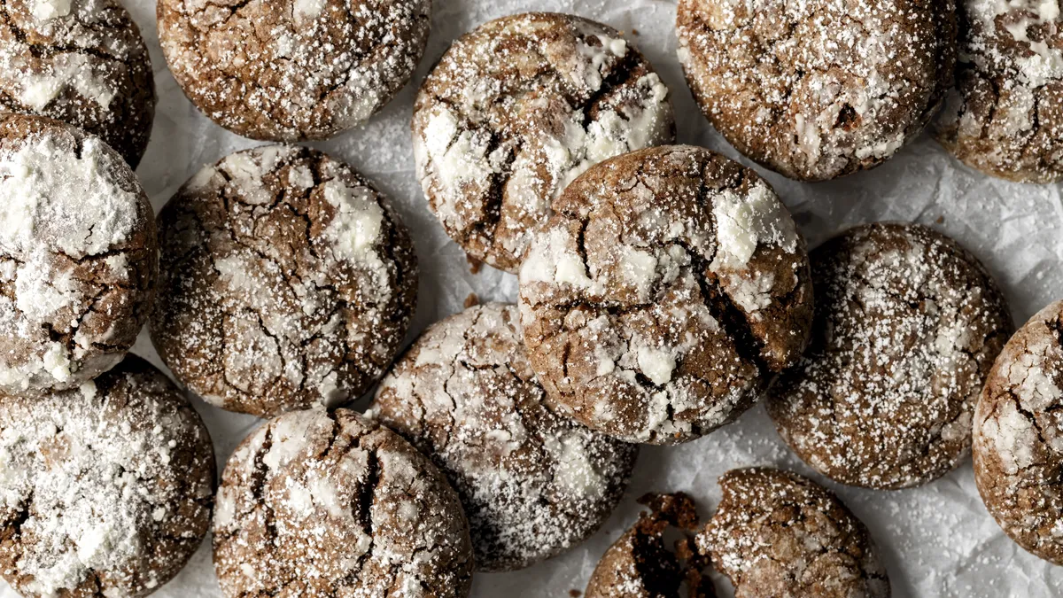 Easy Chocolate Crinkle Cookies