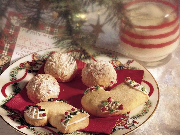 Peppermint Snowball Cookies 