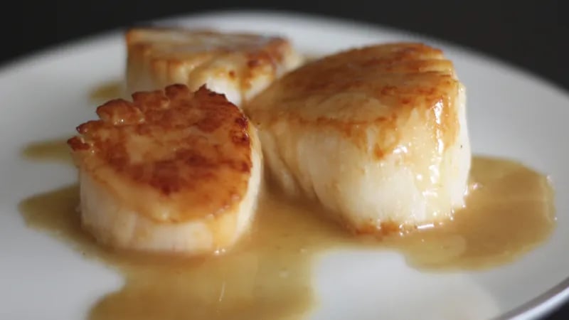 Seared Scallops with Garlic Beurre Blanc