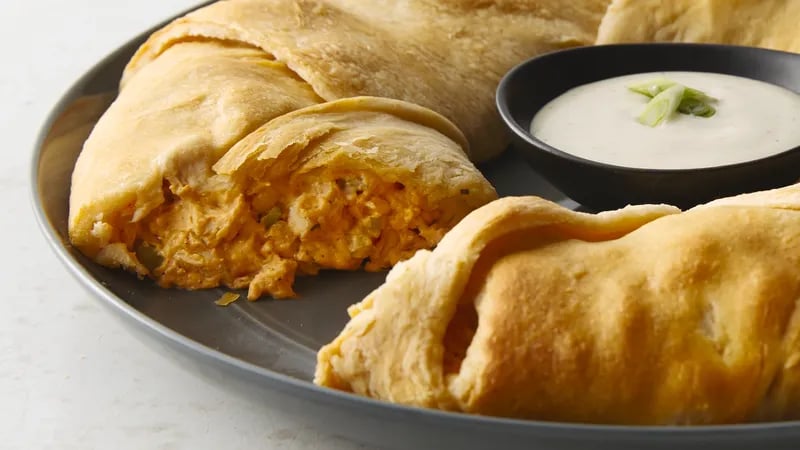 Buffalo Chicken Crescent Ring