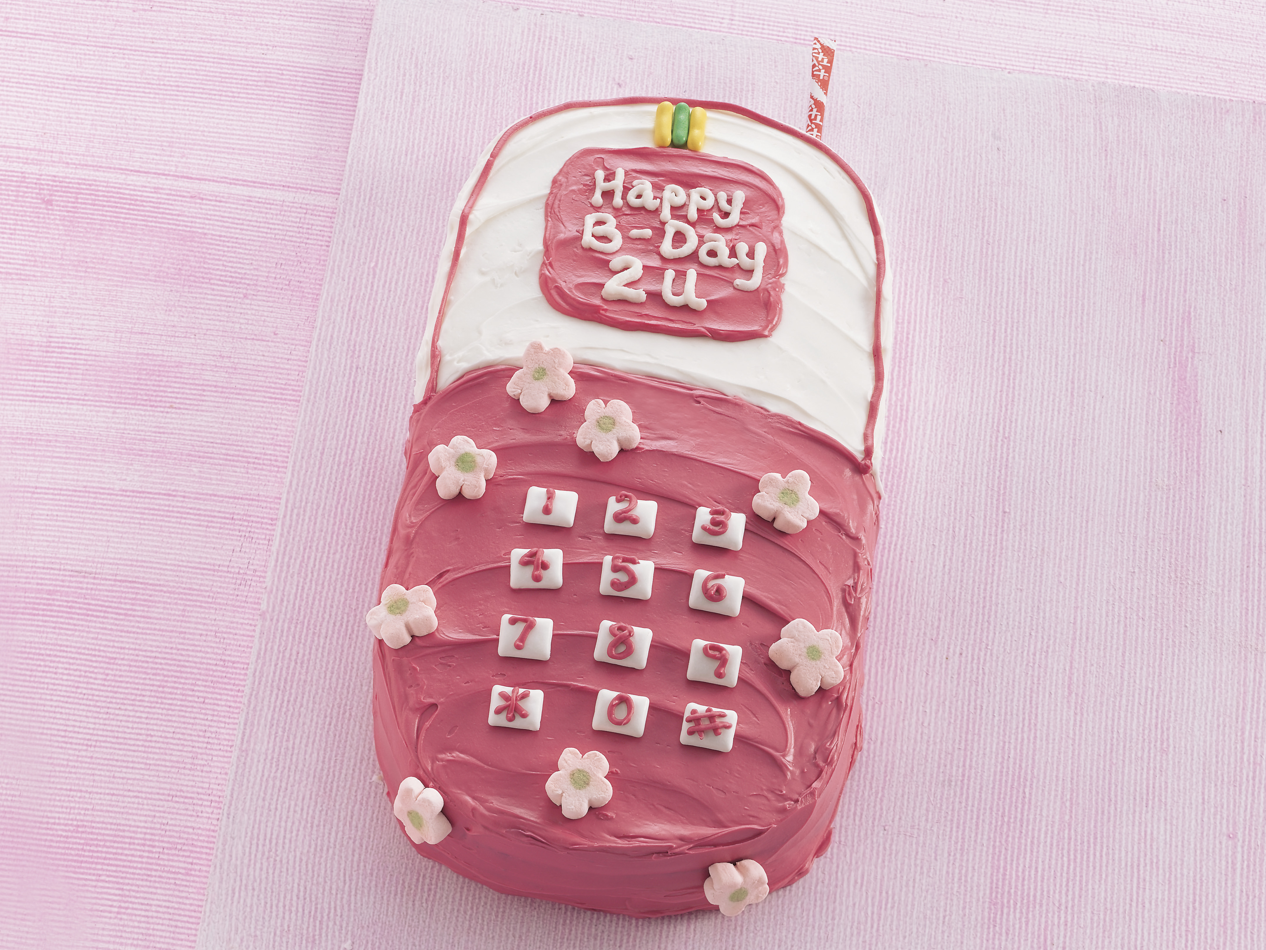 IPhone Cake Decoration Idea Recipe by Vicky@Jacks Free-From Cookbook -  Cookpad