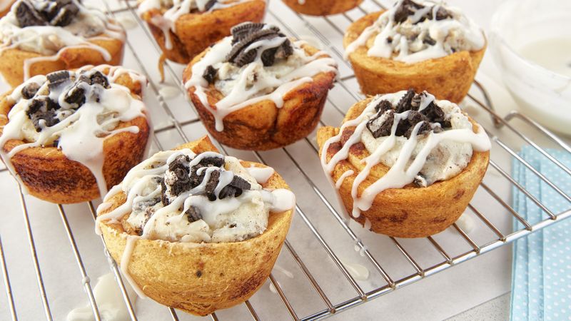 Cookies and Cream Cheesecake Cinnamon Roll Cups