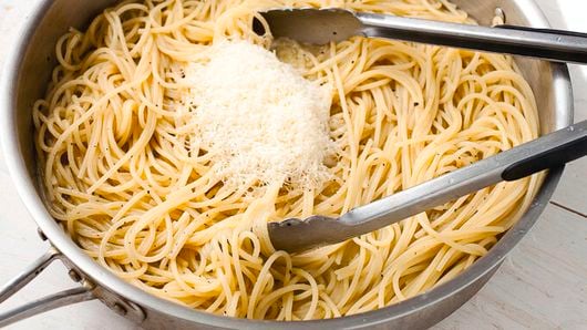 Spaghetti Cacio e Pepe Recipe - Tablespoon.com