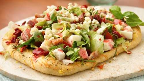 Lunch Hack: Use a Pizza Wheel To Chop Your Salad Directly in the Bowl