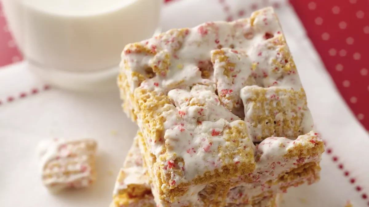 Peppermint Muddy Buddies Marshmallow Bites 