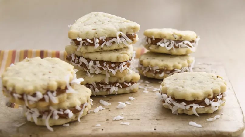 Alfajores (Dulce de Leche Sandwich Crème Cookies)