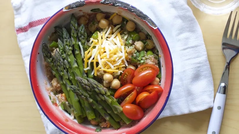 Burrito Bowl with Quinoa, Asparagus and Chick Peas