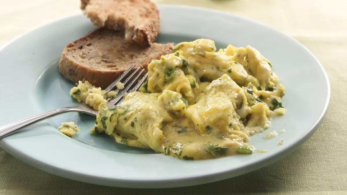 Scrambled Eggs with Havarti and Wine