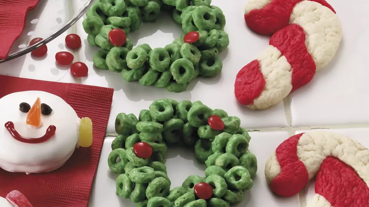 Cereal Holly Wreaths