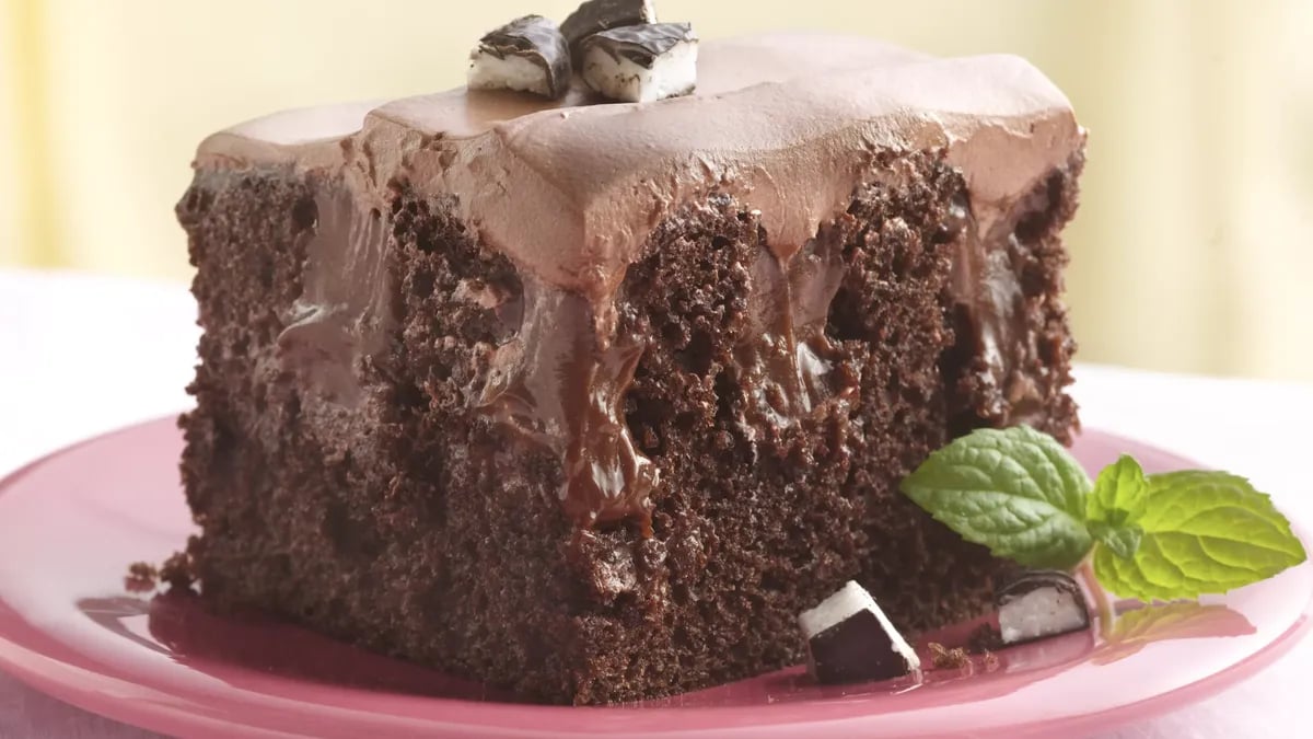 Chocolate-Peppermint Poke Cake