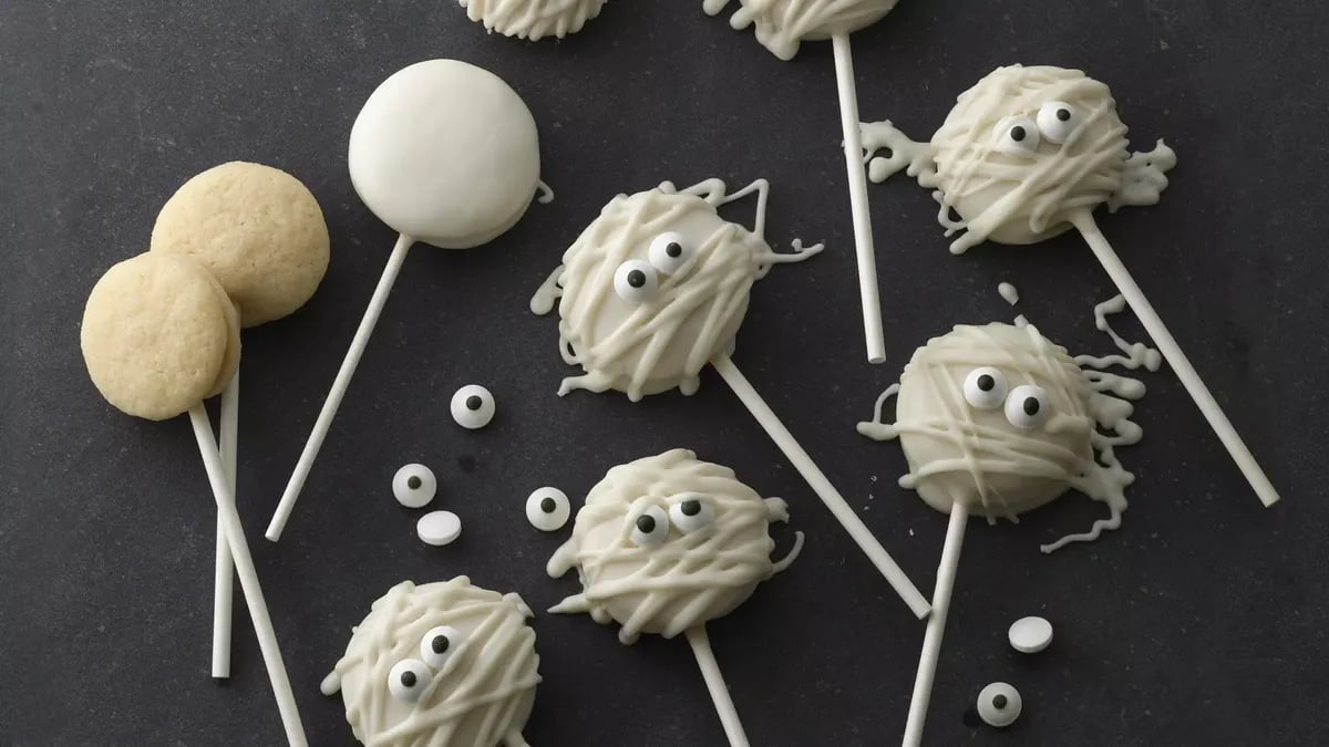 Mini Mummy Cookie Pops