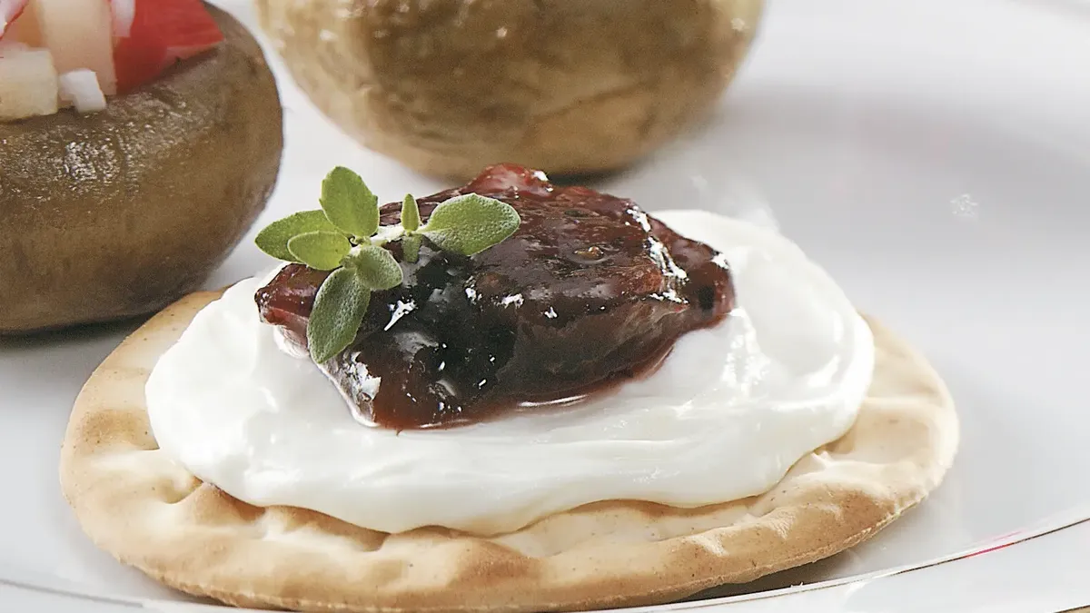 Spiced Cranberry Chutney Crackers